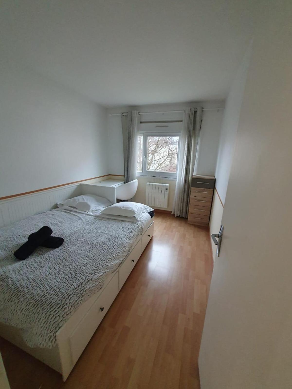 F3 Avec Balcon 5 Min Gare Sqy Et Parking Gratuit Apartment Guyancourt Ngoại thất bức ảnh