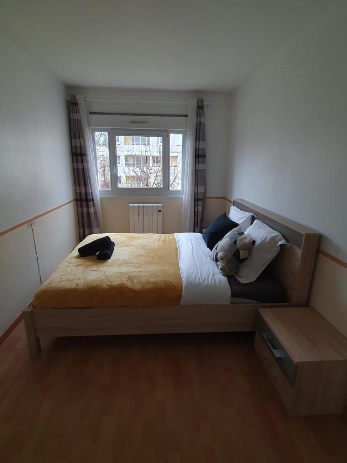 F3 Avec Balcon 5 Min Gare Sqy Et Parking Gratuit Apartment Guyancourt Ngoại thất bức ảnh